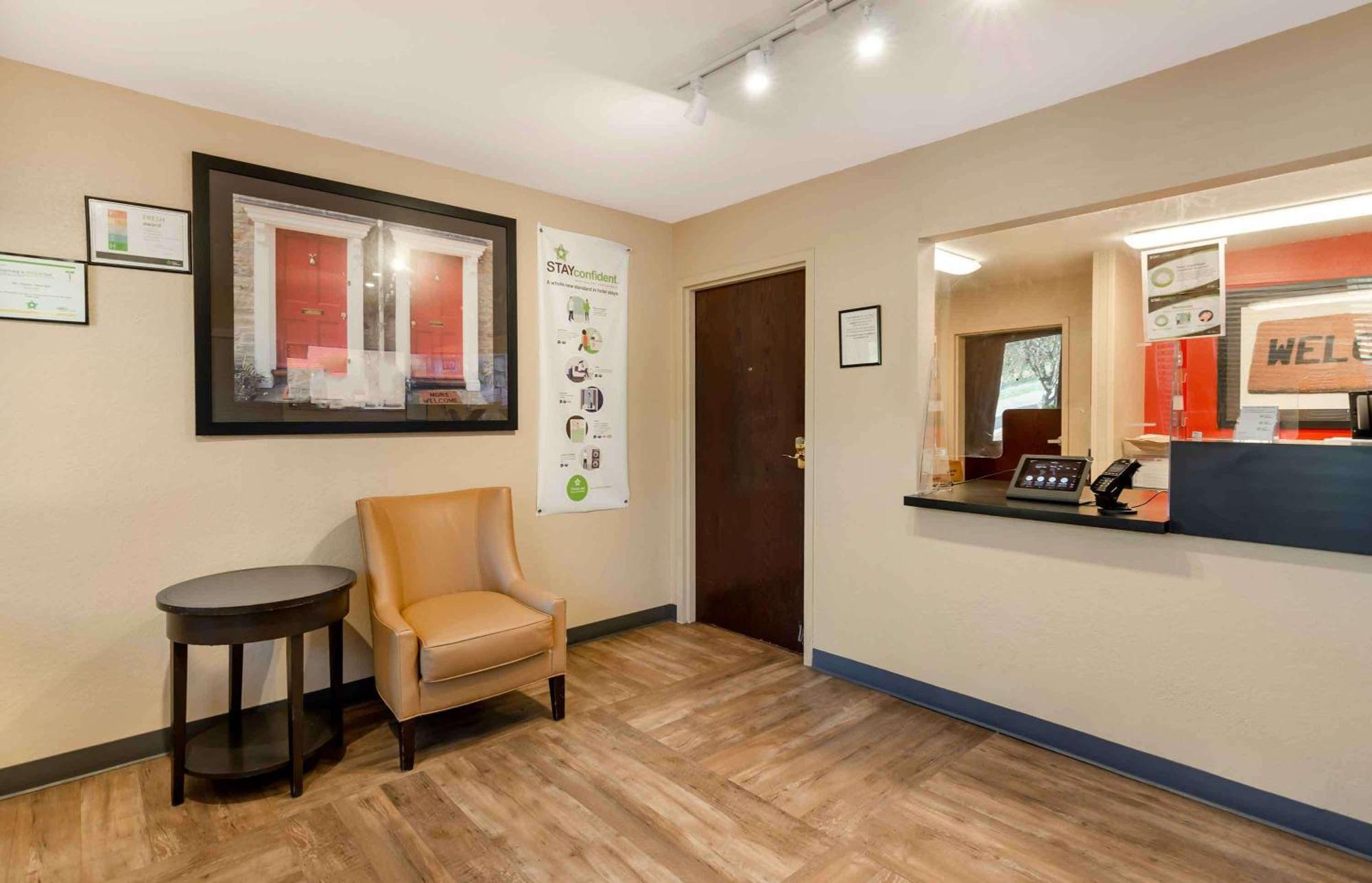 Extended America Select - - Airport Roanoke