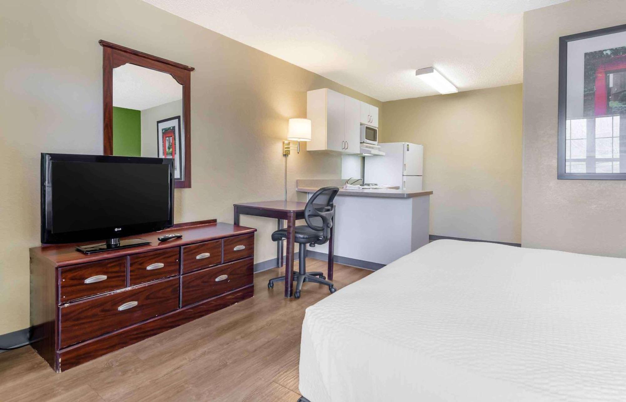 Extended America Select - - Airport Hotel